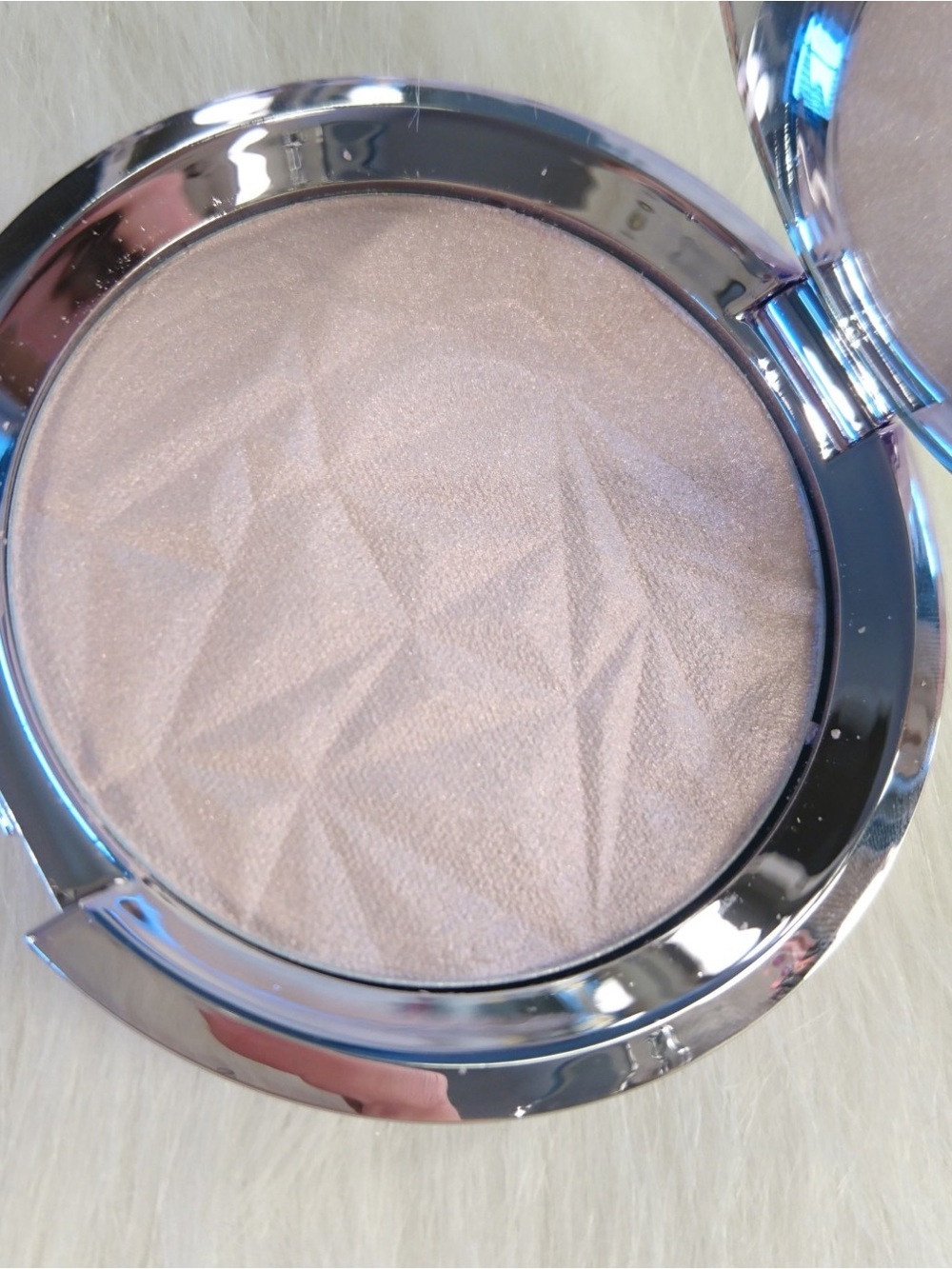 BECCA Prismatic Amethyst Shimmering Skin Perfector Pressed Highlighter - Picture 4 of 4
